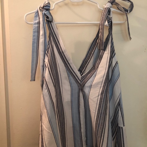 blue top - Picture 2 of 2